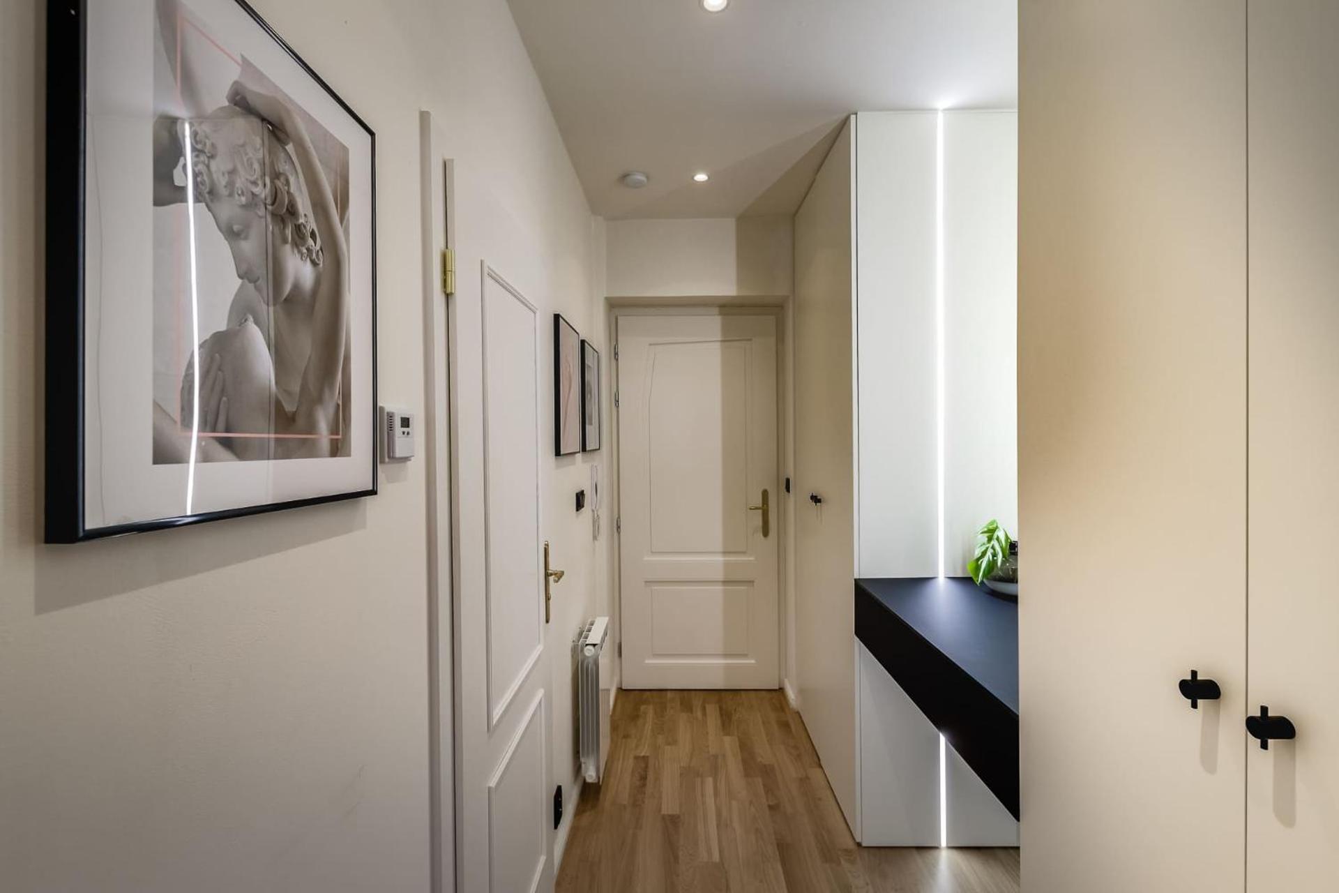 Apartmán With Private Balcony In Smichov By Days *