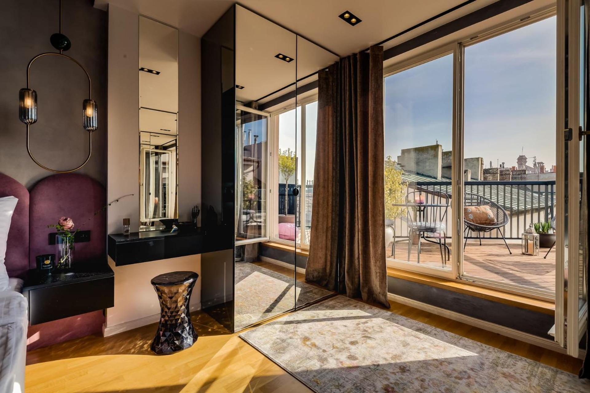 With Private Balcony In Smichov By Days Praha