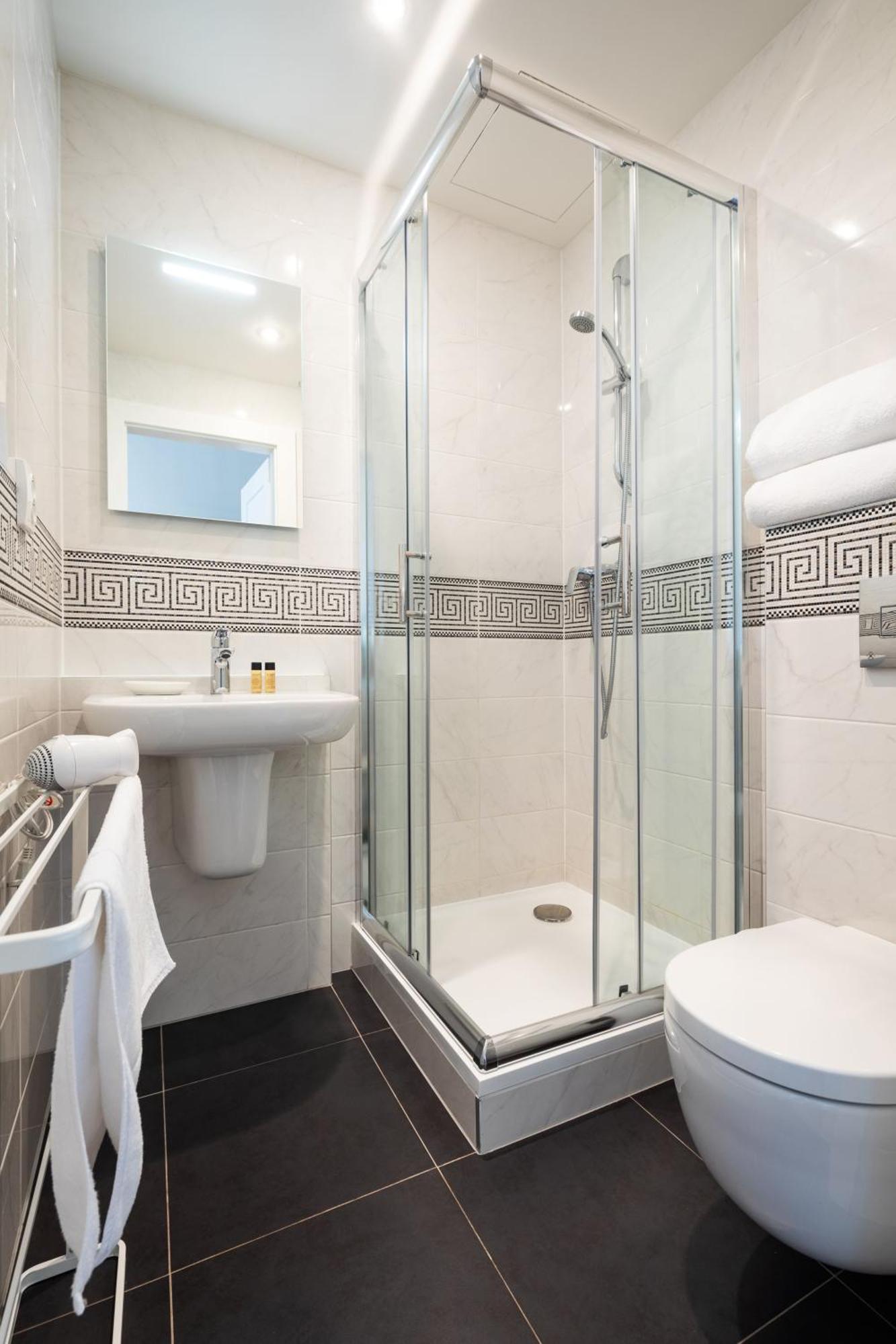With Private Balcony In Smichov By Days Apartmán