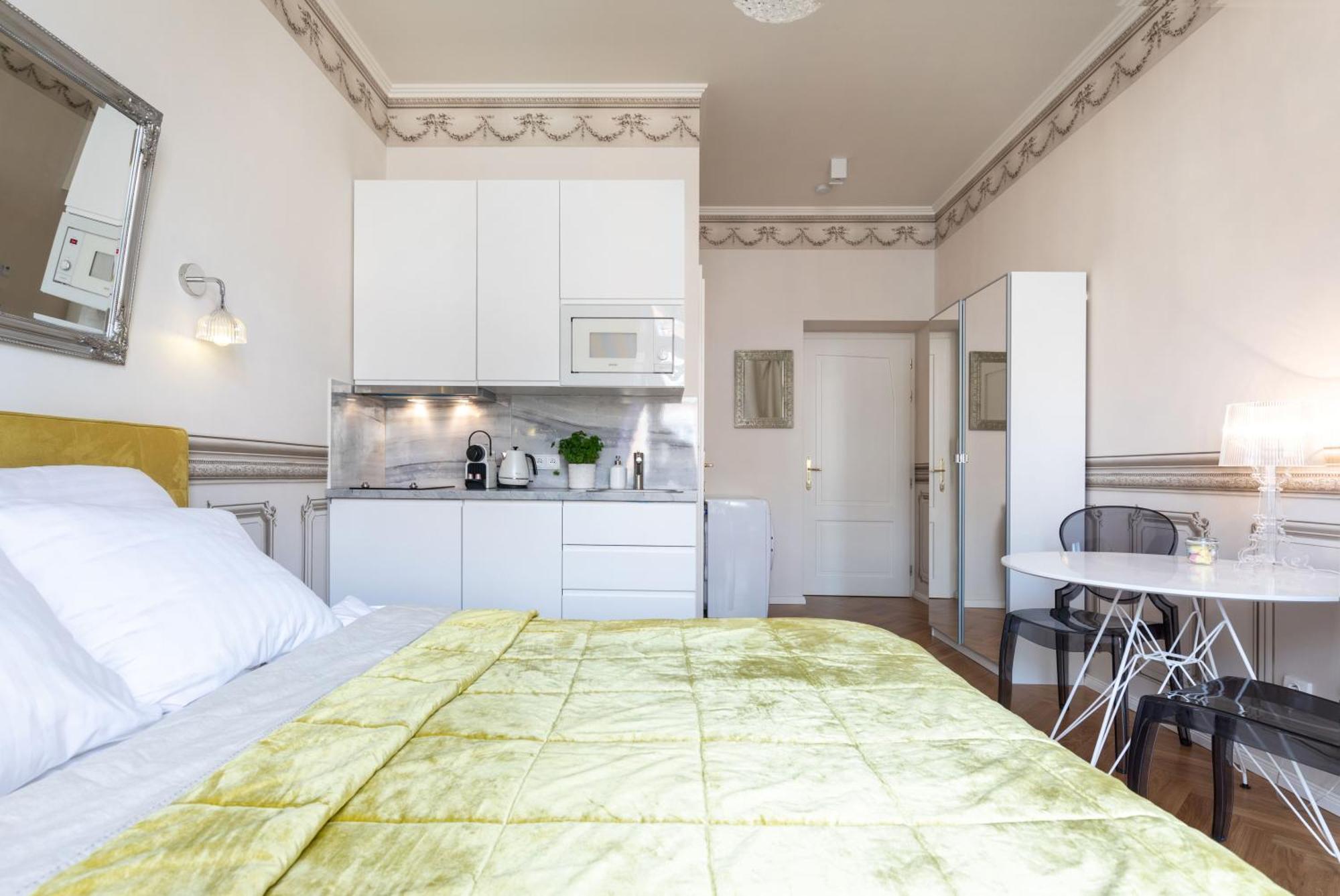 With Private Balcony In Smichov By Days Apartmán Praha