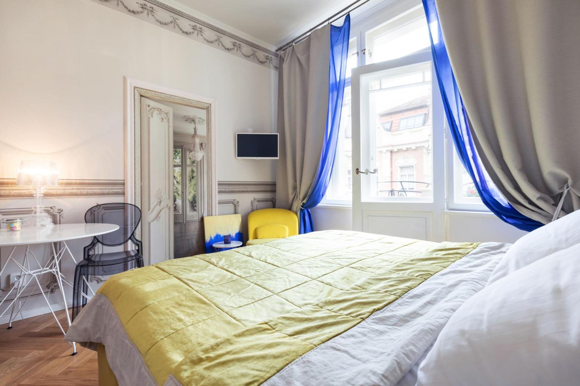 Apartmán With Private Balcony In Smichov By Days Praha