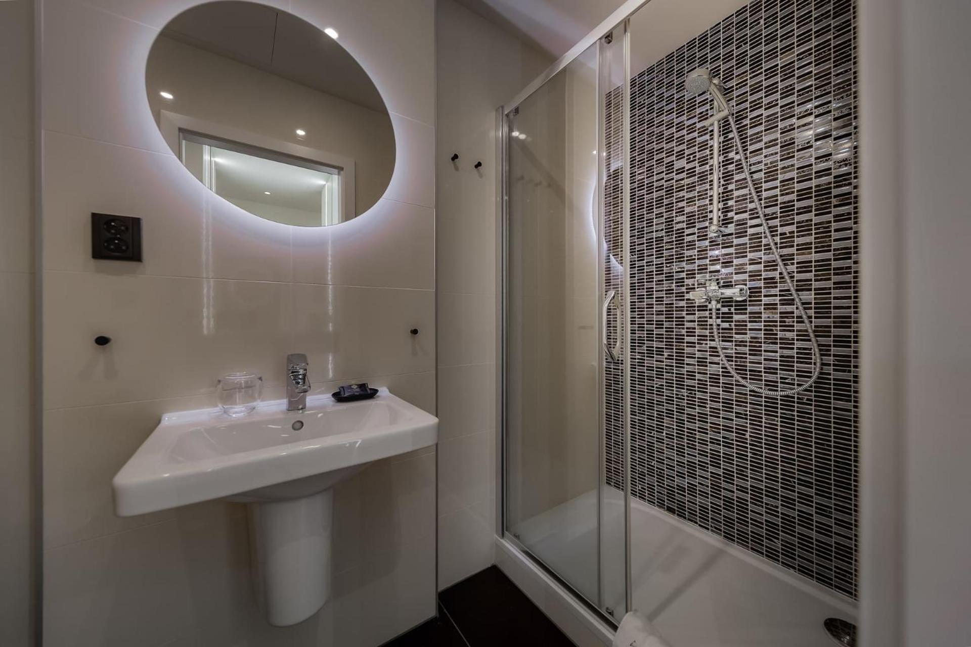 Apartmán With Private Balcony In Smichov By Days Praha